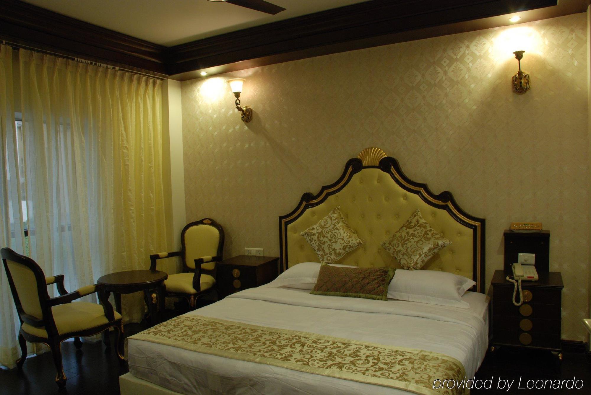 Treebo Tryst Royce New Friends Colony Hotell New Delhi Exteriör bild