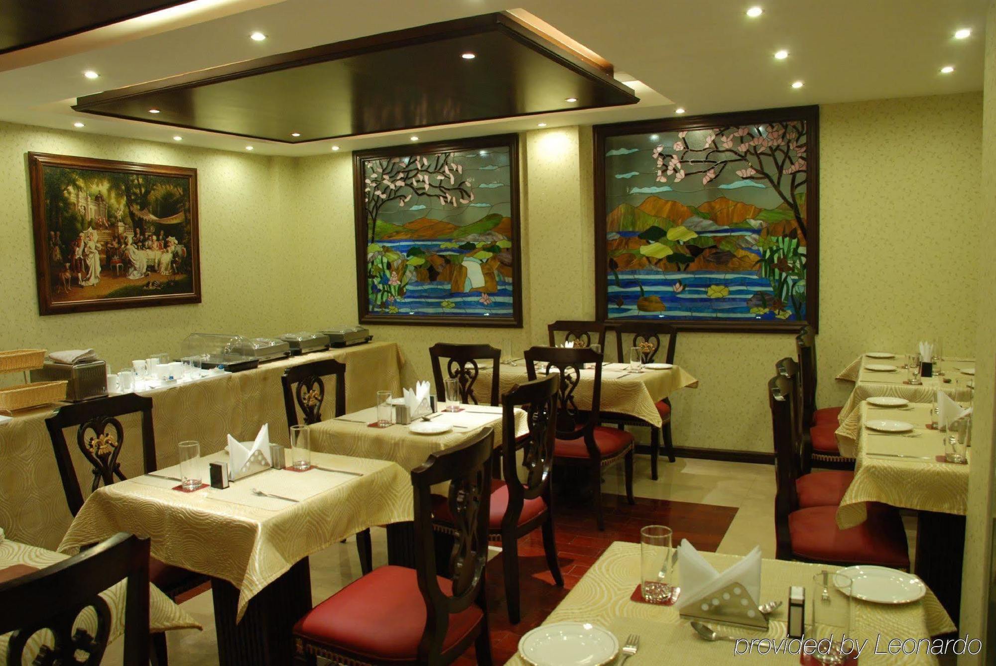 Treebo Tryst Royce New Friends Colony Hotell New Delhi Exteriör bild