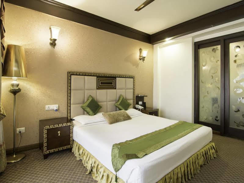 Treebo Tryst Royce New Friends Colony Hotell New Delhi Exteriör bild