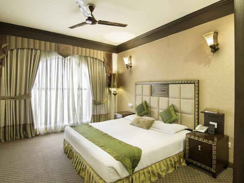 Treebo Tryst Royce New Friends Colony Hotell New Delhi Exteriör bild