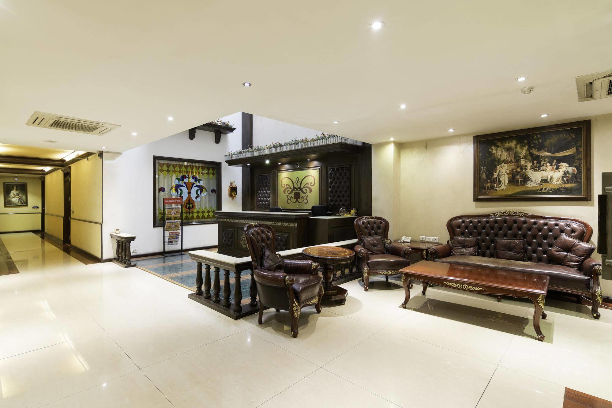 Treebo Tryst Royce New Friends Colony Hotell New Delhi Exteriör bild