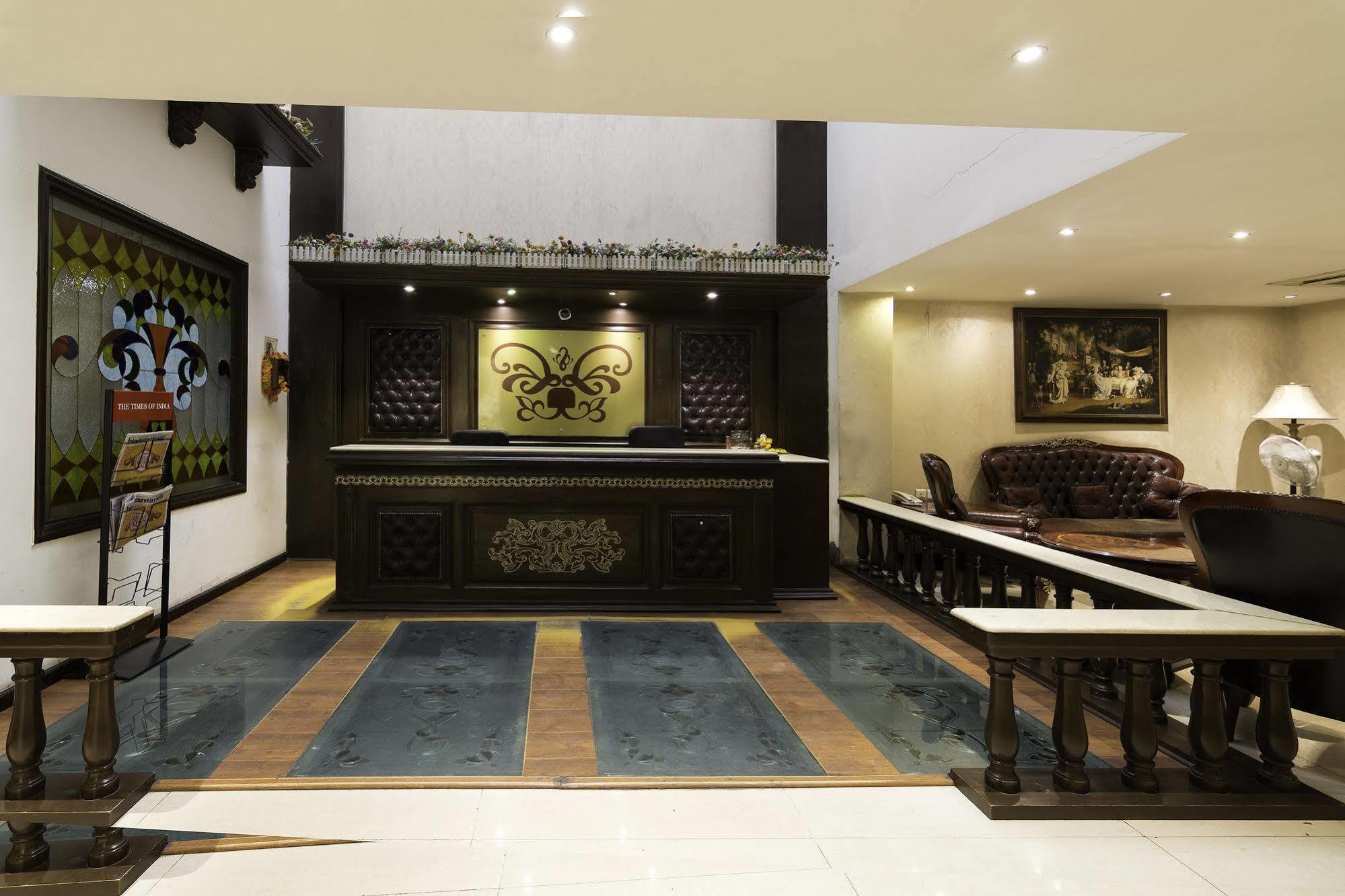 Treebo Tryst Royce New Friends Colony Hotell New Delhi Exteriör bild